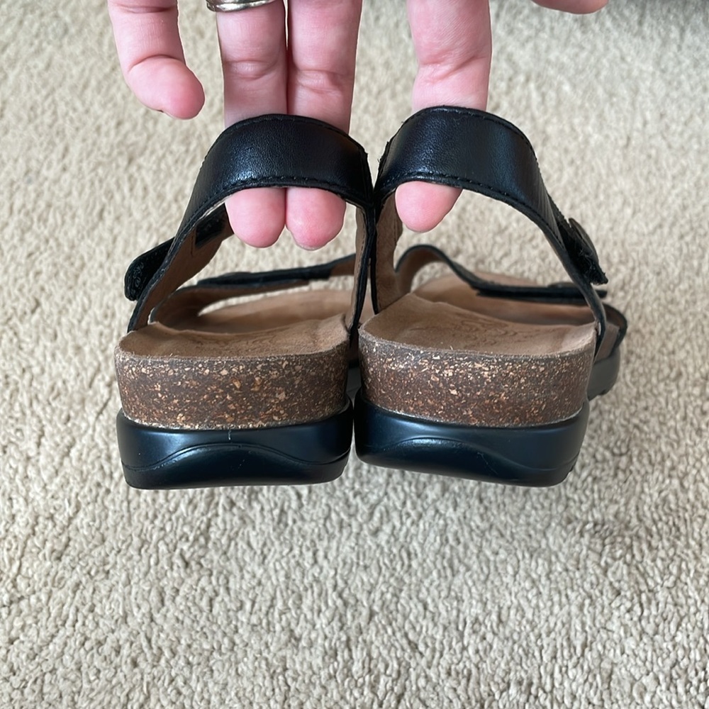 Dansko Paola Embossed Leather Flat Sandals 38 Black Comfort Shoes Women’s 8 Boho - Picture 8 of 13